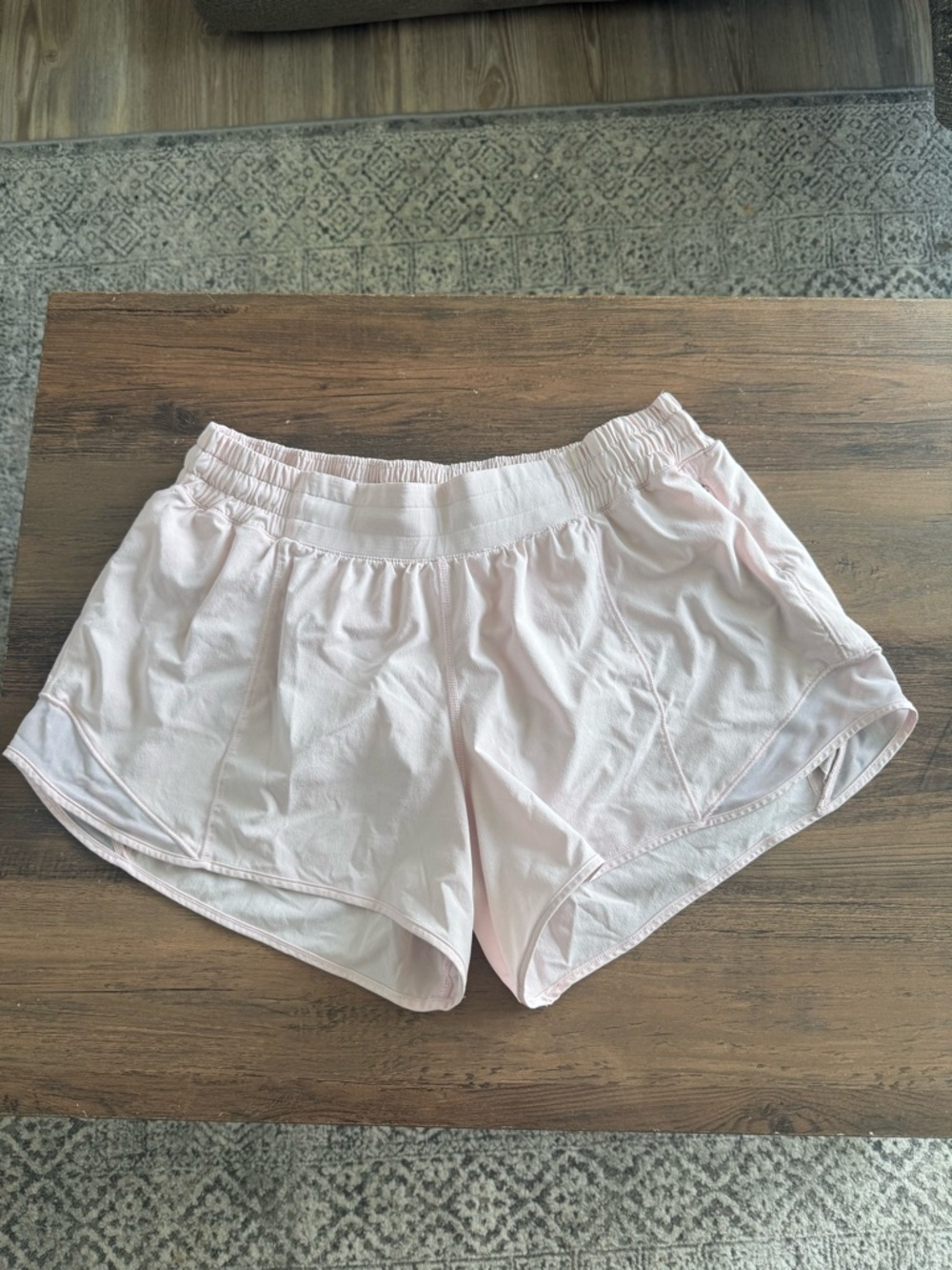 EUC Lululemon Strawberry Milkshake Hotty Hot Shorts Low Rise 2.5" Inseam Size 12